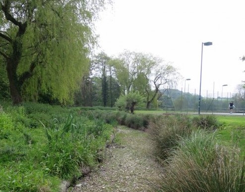 The dry river at Pednor